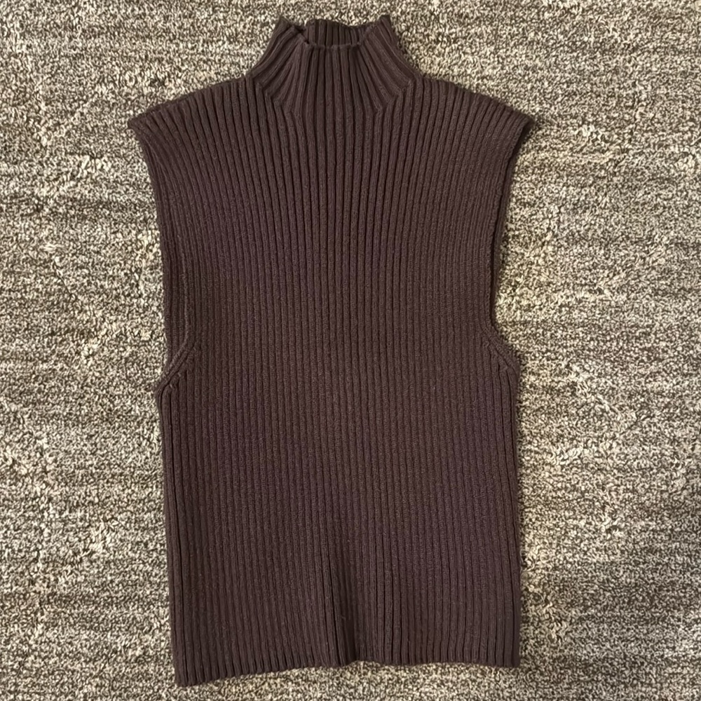Turtle neck knit shirt